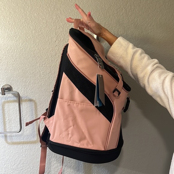 Bloomingdale’s Pet Backpack 🎒🌺 - Picture 13 of 15